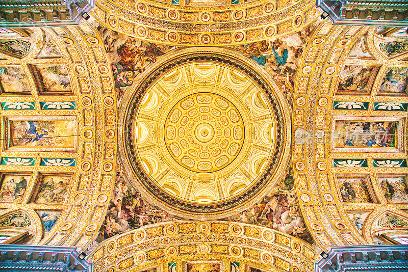 那不勒斯-联合国教科文组织世界遗产- Gesù Nuovo教堂-意大利